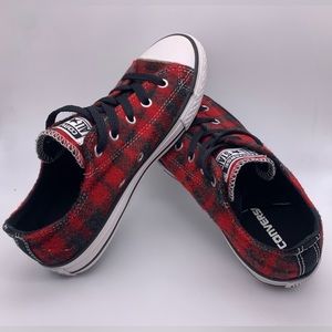 NWT Chuck Taylor All-Star OX Plaid Red and Black Size 2 JUNIOR